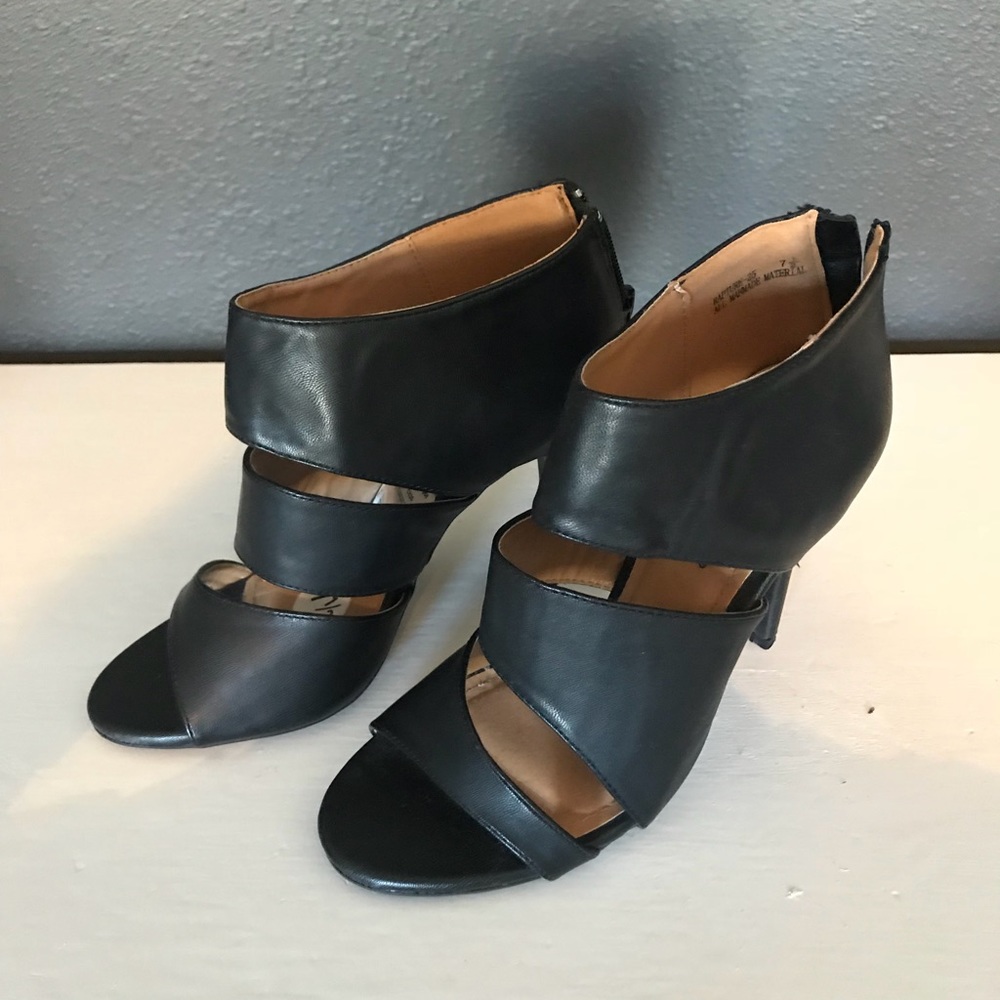 Dollhouse pumps